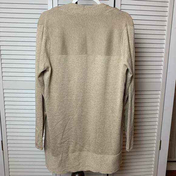 #38 Chico’s light tan long cardigan women’s size 2 Preowned fall winter spring - Picture 4 of 5